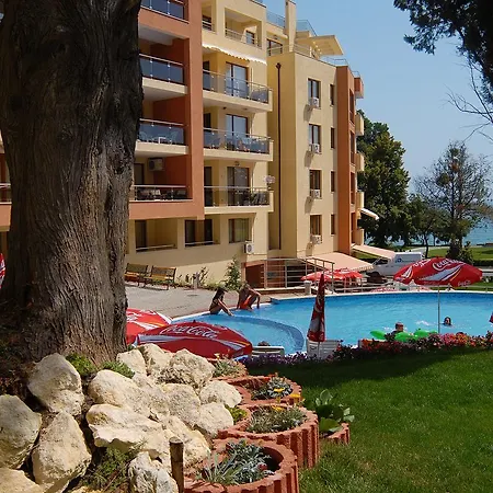 Beach نيسيبار